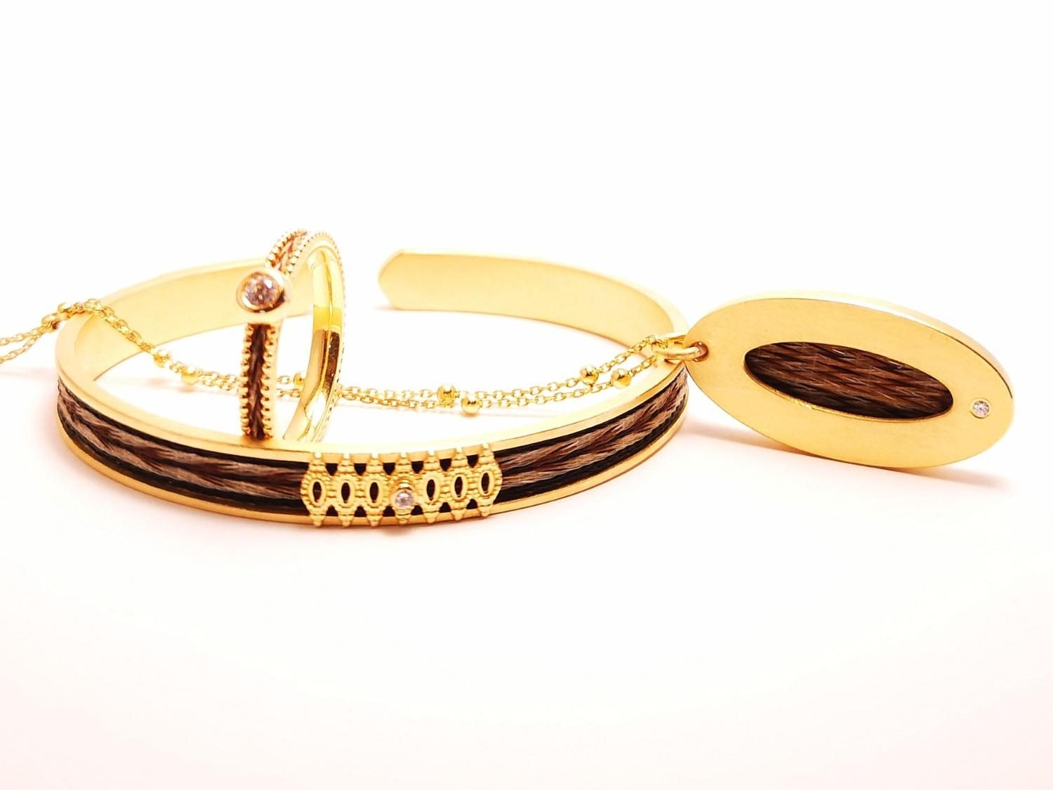 Kostbarkeiten aus Pferdehaar kaufen.